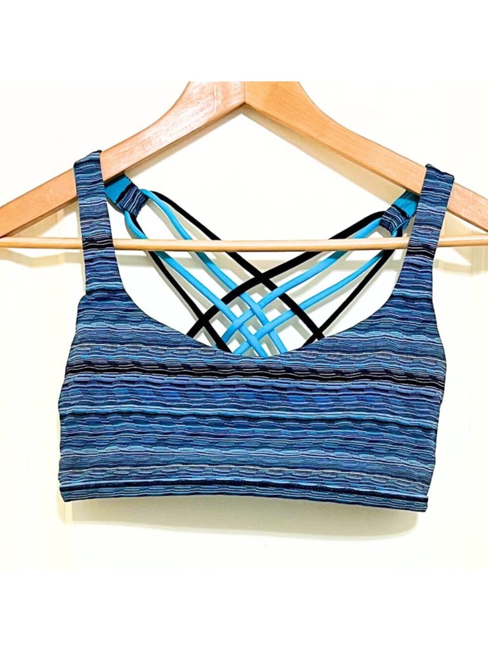 Lululemon ‘Free To Be Wild’ Space Dye Peacock Blue Striped Sports Bra Top – Sz 4